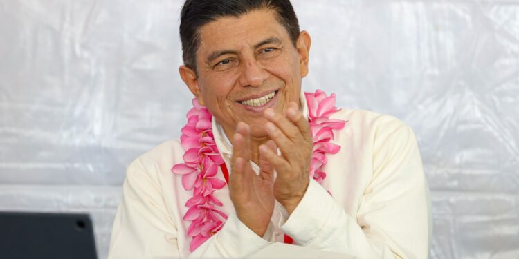 Llegan a Sebastián Tutla mejoras en salud, educación y alumbrado público