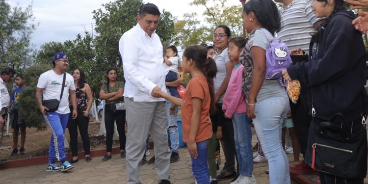 Florecen parques para la niñez en colonias populares de Oaxaca