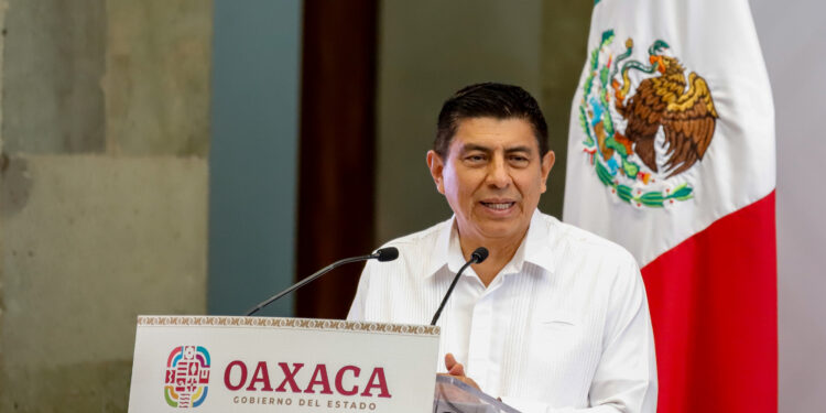 Gobierno del Estado e Iberdrola México embellecerán 10 edificios históricos con proyecto de iluminación Oaxaca Brilla