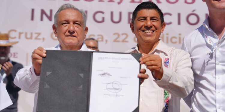 Regresa el Tren de pasajeros al Istmo de Tehuantepec; un día histórico para nuestro país, destaca el Presidente López Obrador