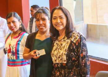 Entrega DIF Oaxaca acreditaciones a Comités DIF Municipales de Sistemas Normativos Indígenas