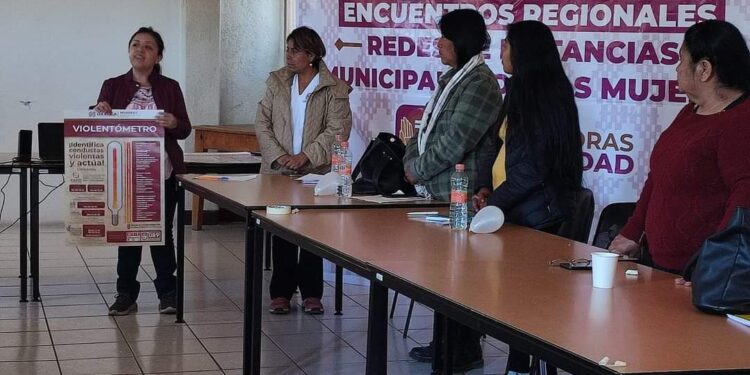 Capacitan a titulares de Instancias Municipales de las Mujeres de la Sierra de Juárez