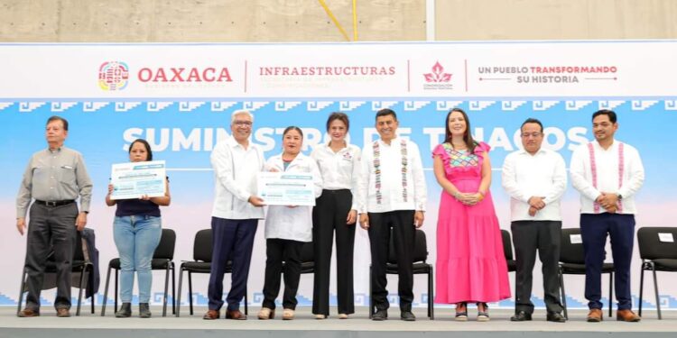 Con suministro de tinacos, Gobierno del Estado continúa con programa Agua para Todas y Todos