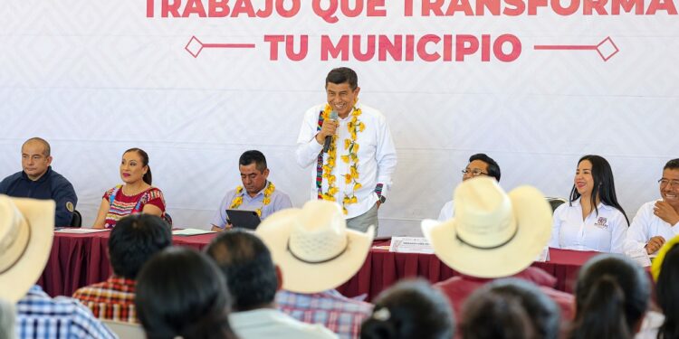 Gobierno de Oaxaca atiende rezago histórico en San Andrés Teotilálpam