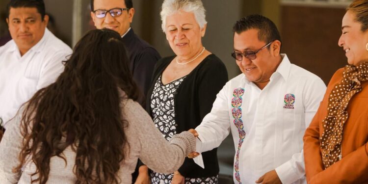 Inicia IEEPO entrega de incentivos del programa Reconocimiento al Desempeño Docente