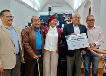 Reconoce “Conversatorio de Periodismo 2024” la trayectoria del decano Juan Manuel Vignón