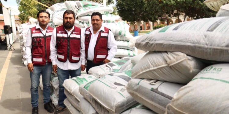 Con el programa Abasto Seguro de Maíz Sefader beneficia a 153 productores y productoras de San Pablo Huixtepec