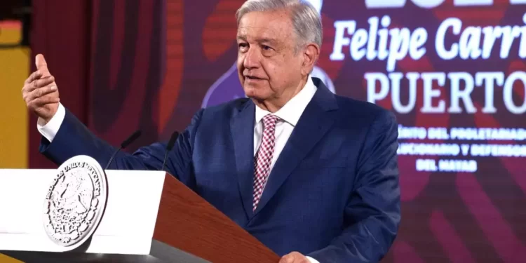 AMLO rechaza vínculos con el crimen y pide pruebas; acusa de montaje a Loret