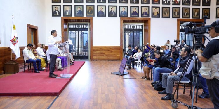 Participa Gobierno del Estado en mesa de atención a magisterio oaxaqueño encabezada por el Presidente de México